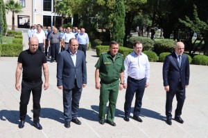 ЛИЧНЫЙ СОСТАВ СГБ РА ВОЗЛОЖИЛ ЦВЕТЫ К МЕМОРИАЛУ ПОГИБШИМ В ПАРКЕ СЛАВЫ