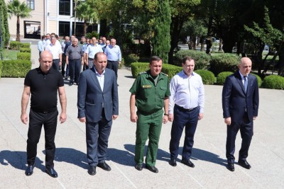 ЛИЧНЫЙ СОСТАВ СГБ РА ВОЗЛОЖИЛ ЦВЕТЫ  К МЕМОРИАЛУ ПОГИБШИМ В ПАРКЕ СЛАВЫ